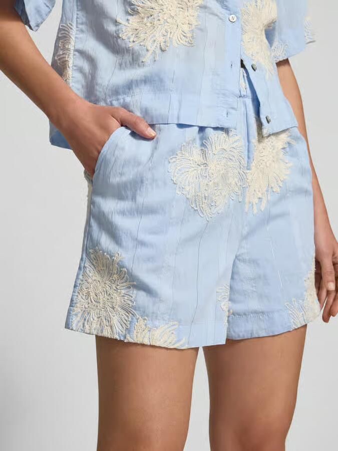YAS straight fit short met florale sierapplicaties model 'Kana' - Foto 5