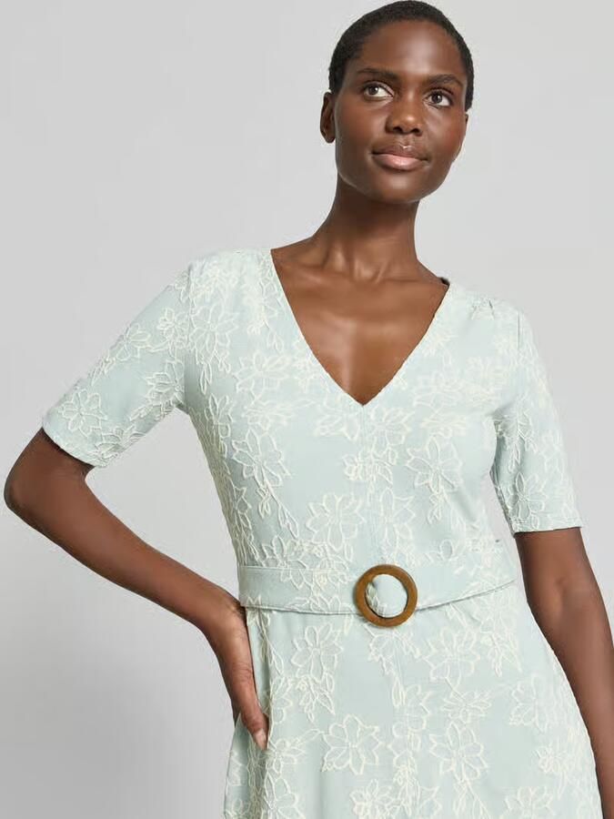 Zero midi-jurk met V-hals en riem