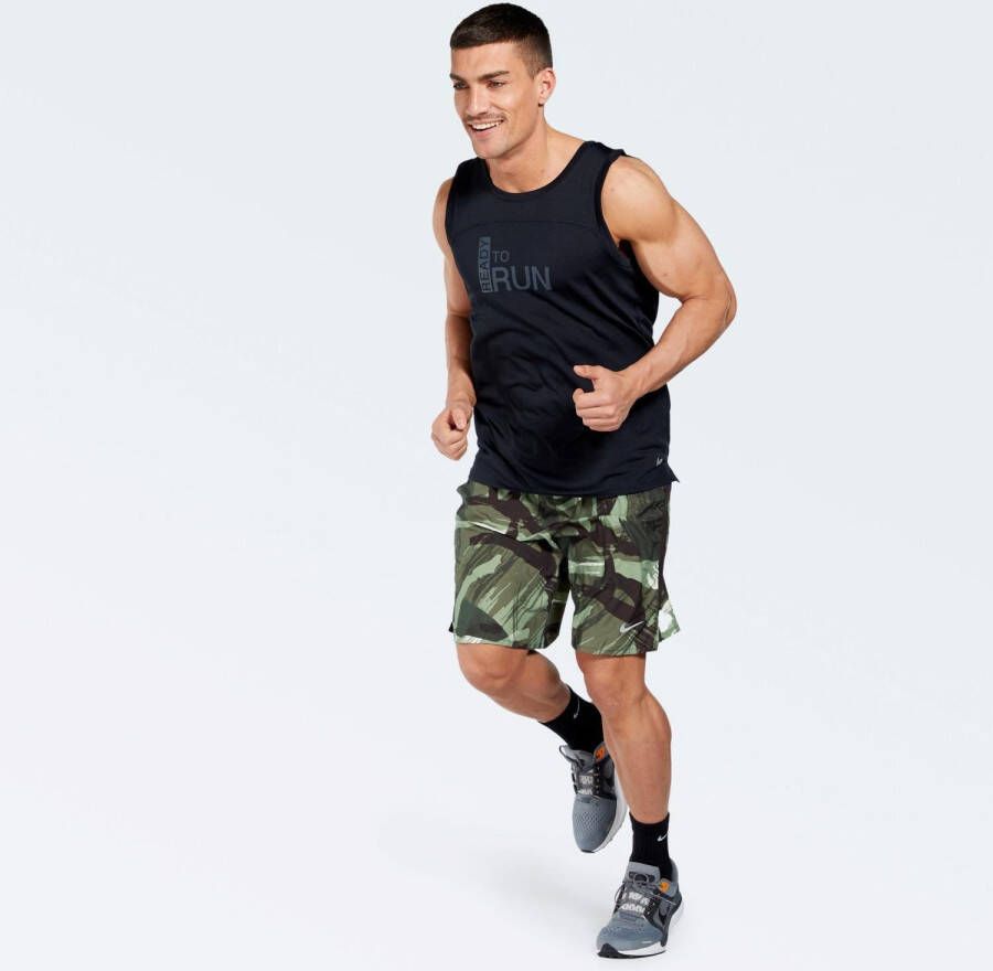 Nike challenger camo hardloopshort khaki heren