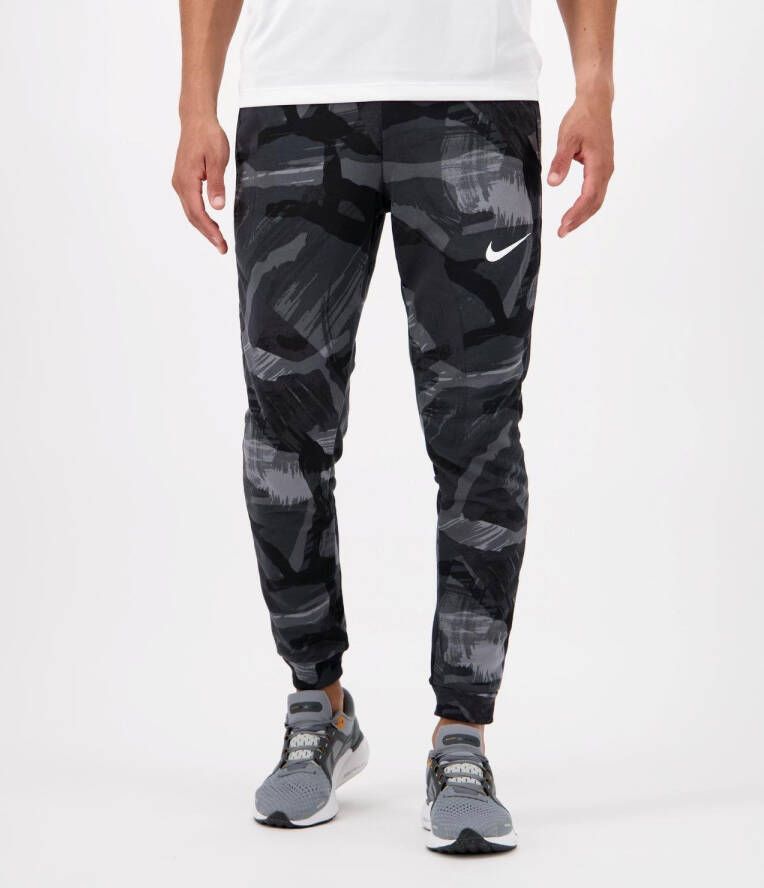 Nike Trainingsbroek DRI-FIT MEN'S CAMO TAPERED FITNESS PANTS