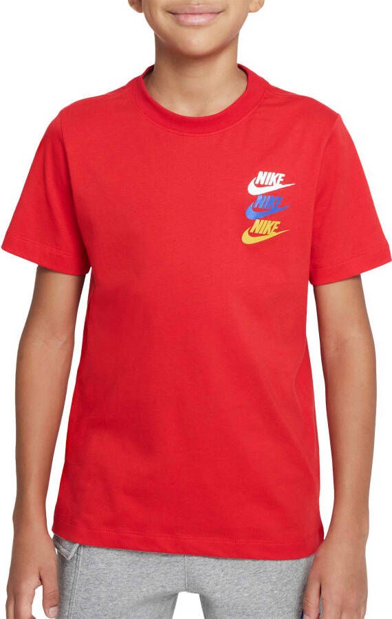 Nike Sportswear Standard Issue T-shirt voor jongens Rood