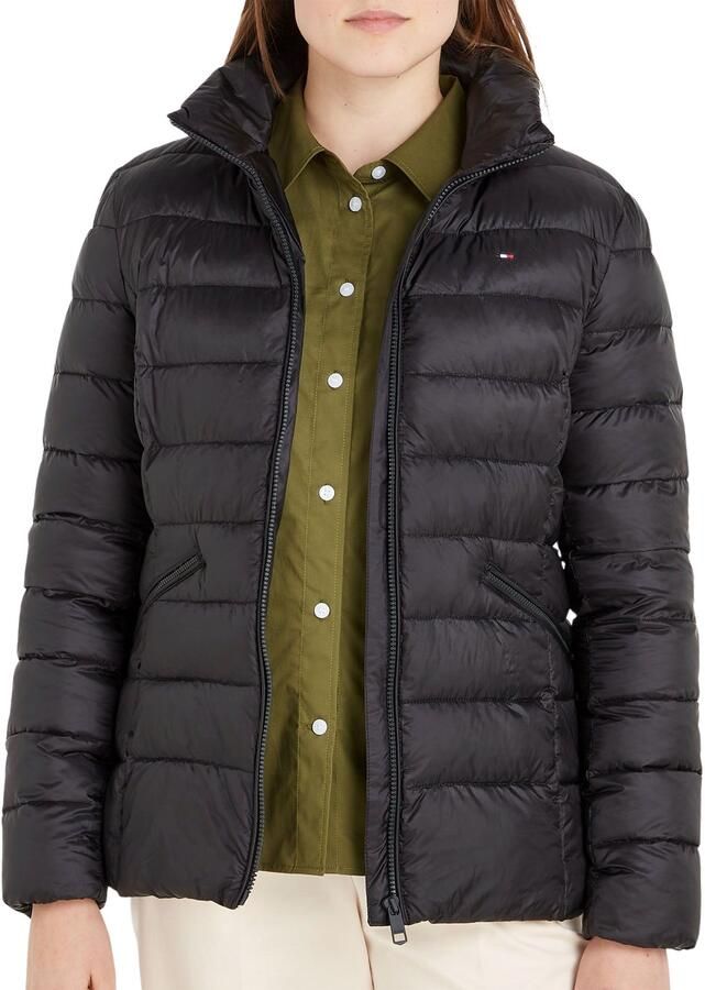 Tommy Hilfiger Gewatteerde jas MW PADDED GLOBAL STRIPE JACKET met logo op de achterkant van de opstaande kraag afneembare capuchon waterafstotend