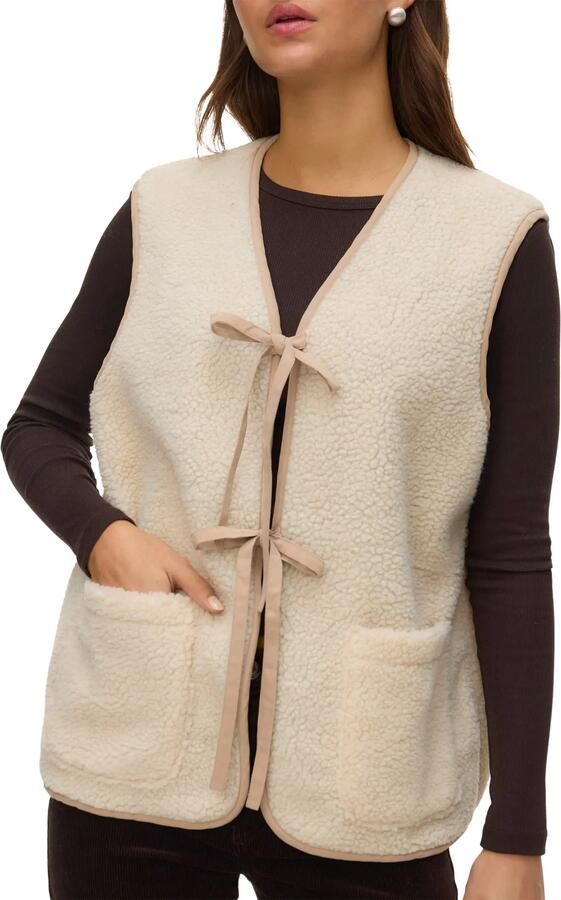 Vero Moda Regular fit gilet in teddybontlook model 'CLEO'
