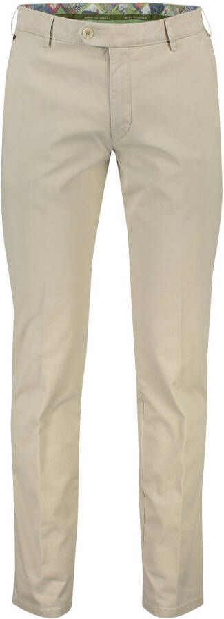 Meyer chino beige Modern Fit model New York