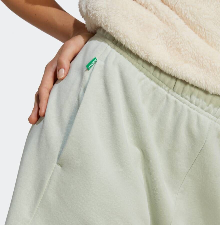 adidas Originals Essentials+ Shorts Sportshorts Kleding linen green maat: S beschikbare maaten:XS S M L XL