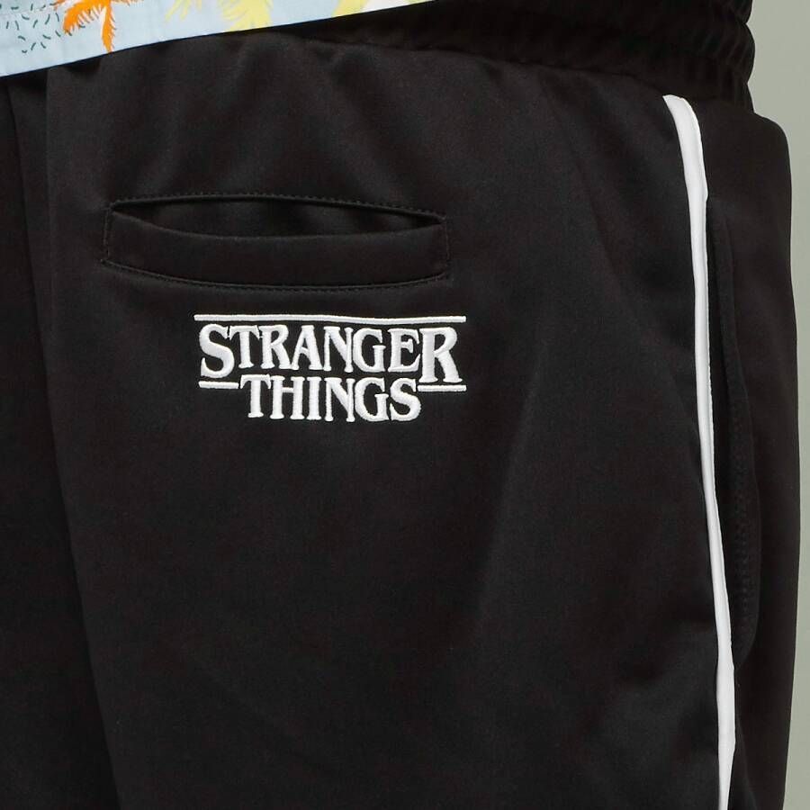 Karl Kani X Stranger Things Small Signature Trackshorts Sportshorts Kleding black white maat: S beschikbare maaten:S M L XL XXS