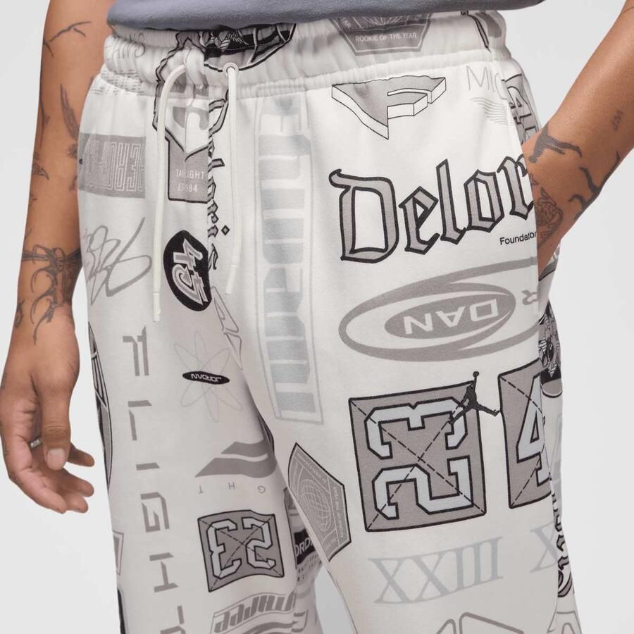 Jordan Essentials All Over Print Fleece Pants Men Trainingsbroeken beige Maat XL Kleding