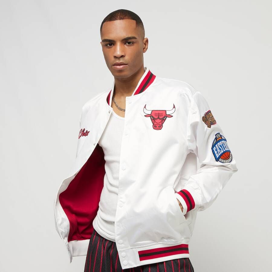 Mitchell & Ness NBA Chicago Bulls Hometown LW Satin Jacket