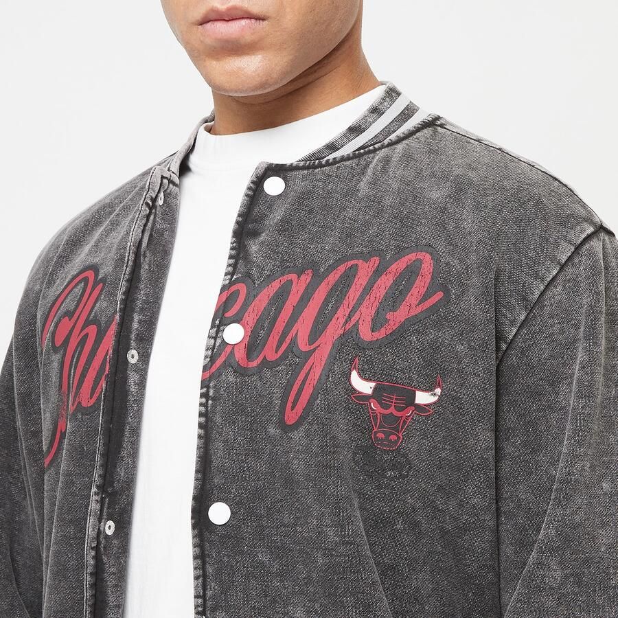 Mitchell & Ness NBA Oversized Varsity Jacket Chicago Bulls Men College jacks grijs Maat S Kleding - Foto 2