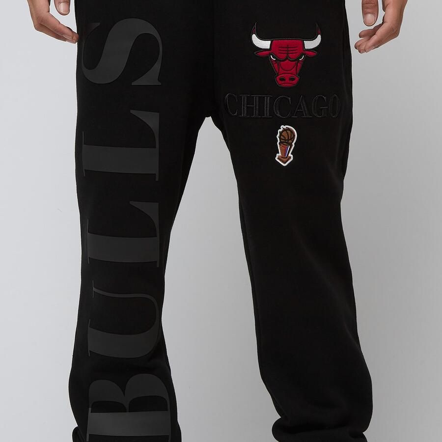 Mitchell & Ness Team OG 3.0 Fleece Jogger Chicago Bulls Men Trainingsbroeken zwart Maat S Kleding