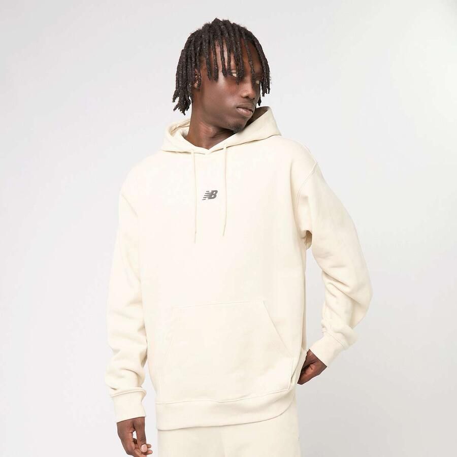 New Balance Globe Graphic Hoodie Men Hoodies & Sweaters beige Maat M Kleding