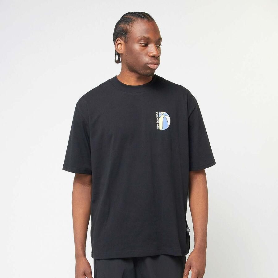 New Balance Hoops Mosaic Court Graphic T-Shirt men T-Shirts & Polo's zwart Maat XL Kleding