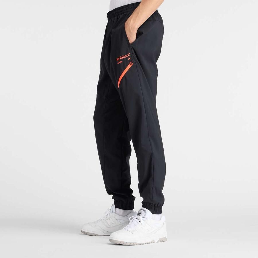 New Balance Reimagined Woven Jogger Men Trainingsbroeken zwart Maat XL Kleding