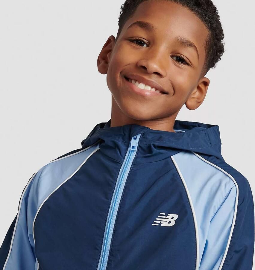 New Balance Varsity Woven Jacket Unisex Trainingspakken blauw Kleding