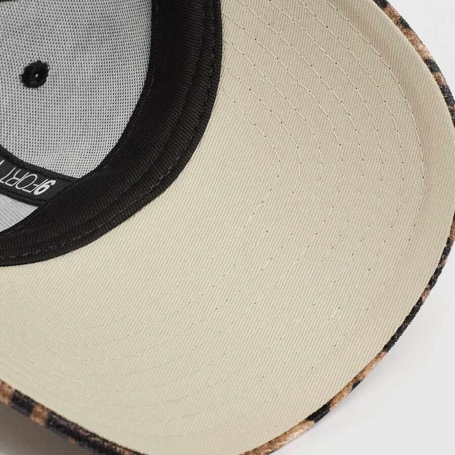 New era FEMALE 9FORTY Leo Velour MLB York Yankees Women Baseball caps bruin Maat ONE SIZE Accessoires