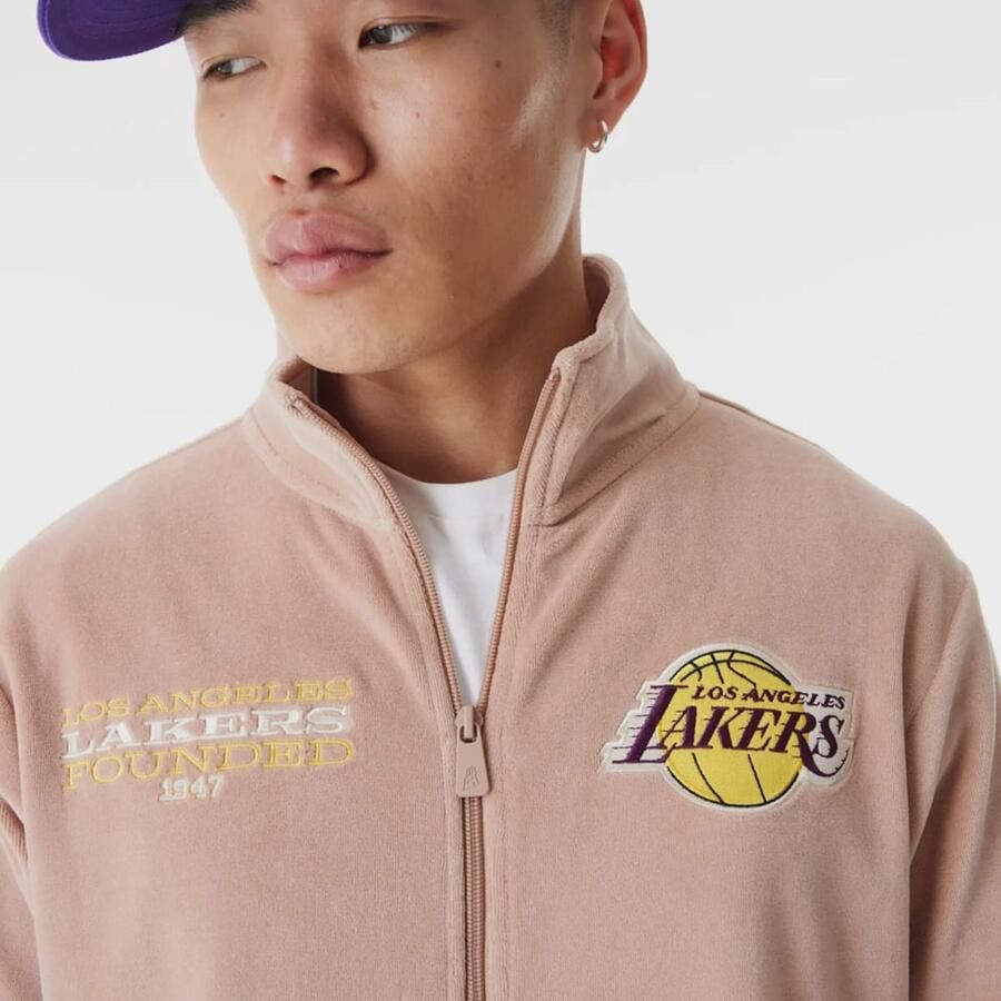 New era LA Lakers NBA Lifestyle Velours Trackjacket Men Trainingspakken beige Maat S Kleding