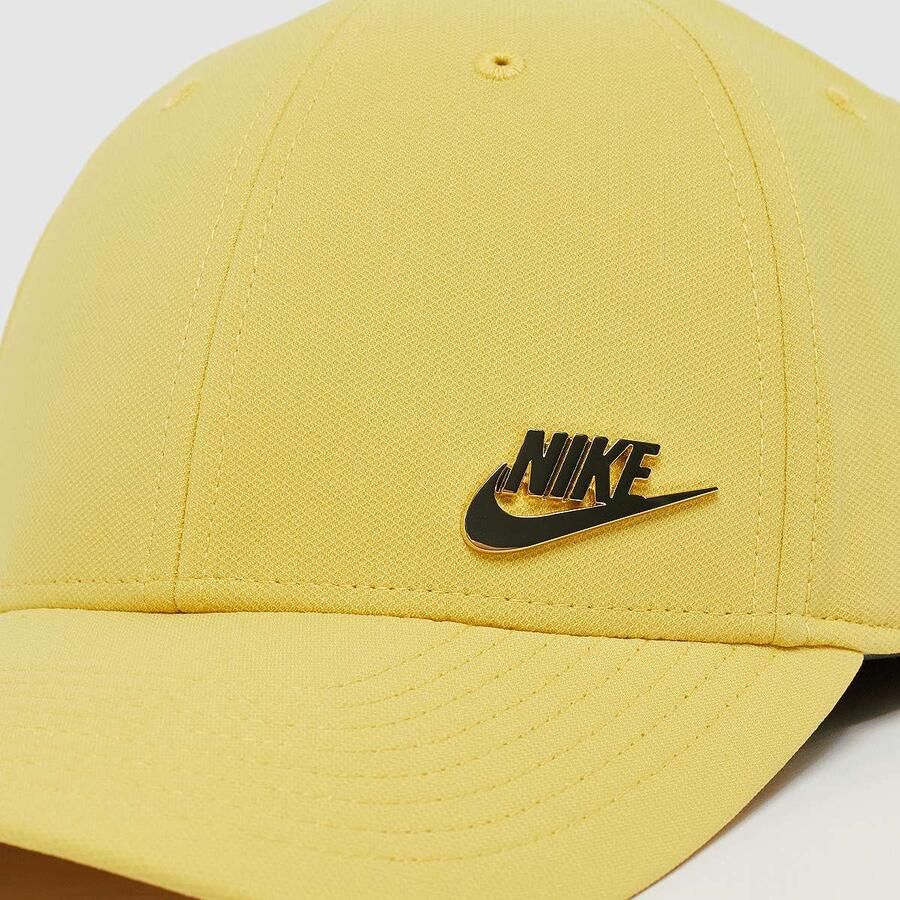 Nike Dri-Fit Club Cap Metal Futura Unisex Caps geel Maat M L Accessoires