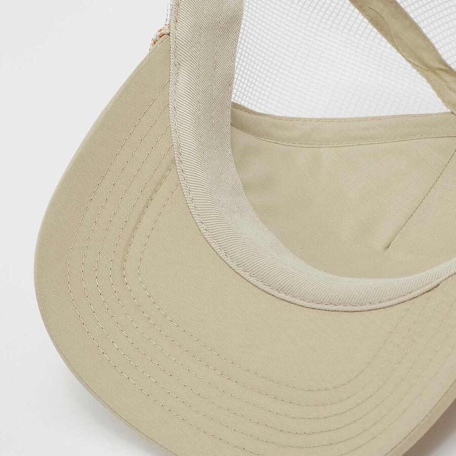 Nike Rise Structured Outdoor Trucker Cap Unisex Caps beige Maat M L Accessoires