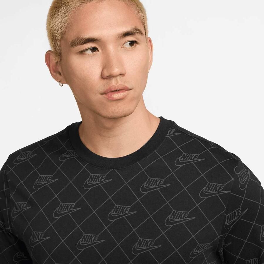 Nike Sportswear All Over Print Shortsleeve Club Tee Men T-Shirts & Polo's zwart Maat XL Kleding