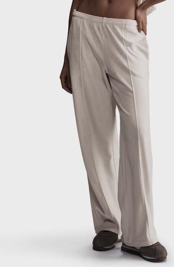 Nike Velours-broek met halfhoge taille voor dames Sportswear Chill Knit Light Orewood Brown- Dames Light Orewood Brown - Foto 3