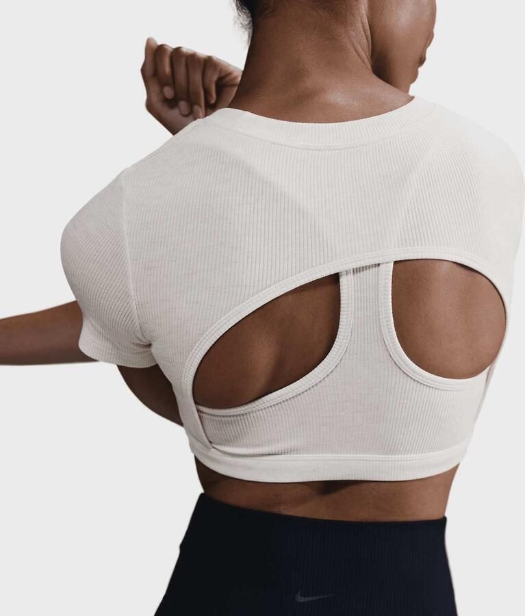 Nike Sportswear Classic Baby Tee Bra Wo T-Shirts & Polo's beige Maat XS Kleding - Foto 2