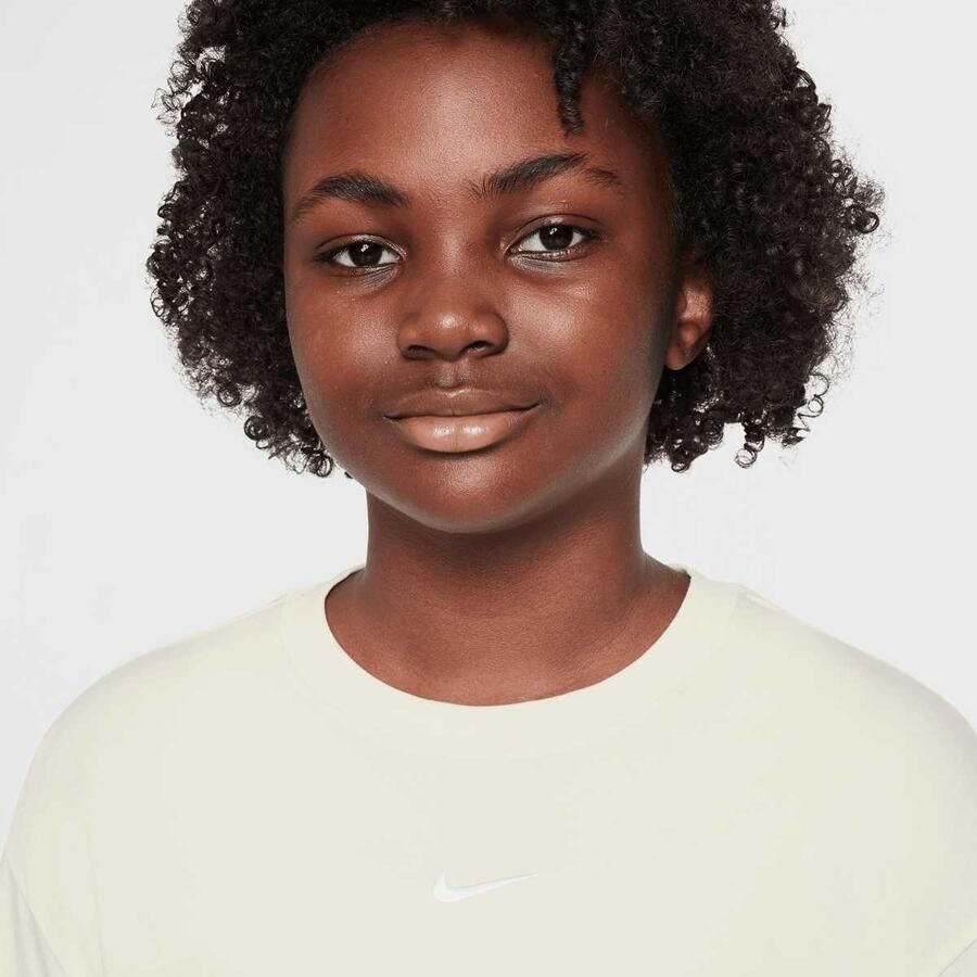 Nike Sportswear Essential T-Shirt Unisex T-Shirts beige Kleding