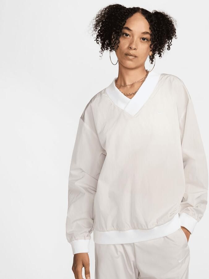 Nike Sportswear Essential Woven UV Longsleeve Vneck Crew Wo Hoodies & Sweaters beige Maat XS Kleding - Foto 3
