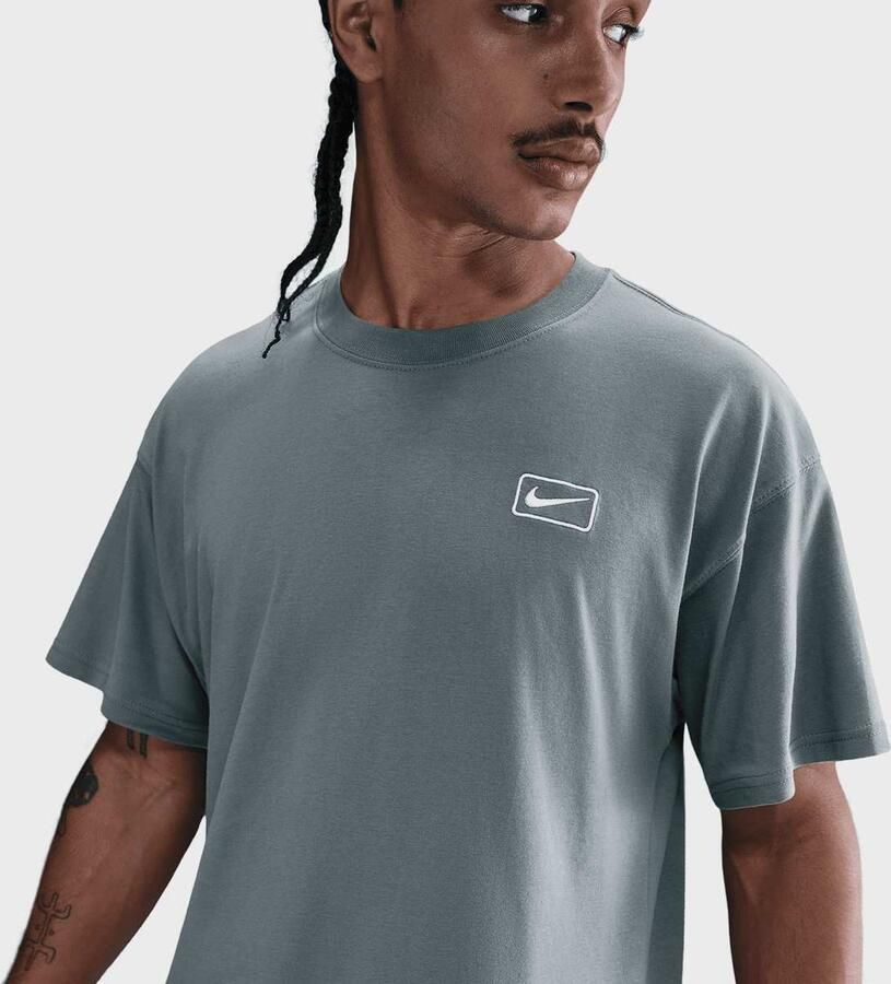 Nike Sportswear Graphics T-Shirt Men T-Shirts & Polo's grijs Maat XL Kleding