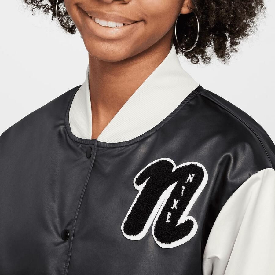 Nike Sportswear Varsity Jacket GX Star College jacks in zwart formaten: 170