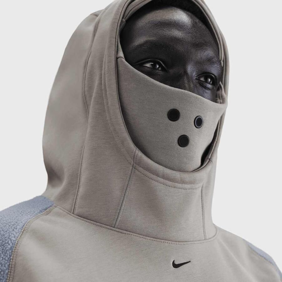 Nike Tech Boreas Oversized Hoodie Men Hoodies & Sweaters beige Maat XL Kleding