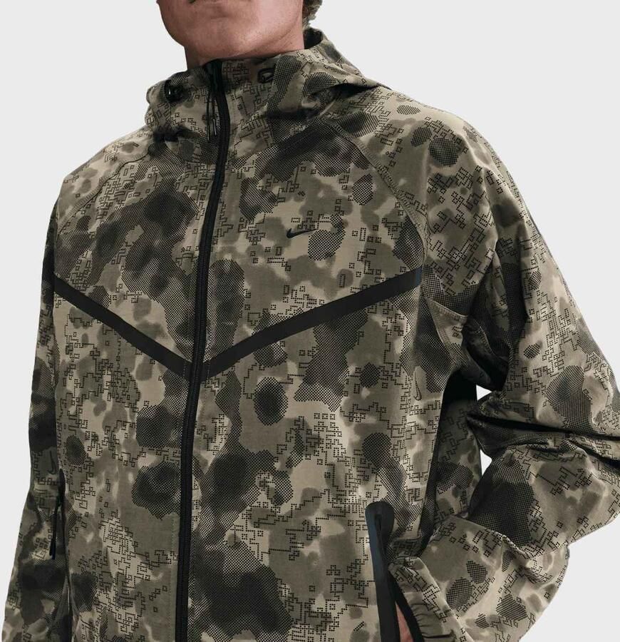 Nike Tech Dri-FIT Woven Camo Windrunner Oversized Jacket Men Trainingspakken camouflage Maat XL Kleding