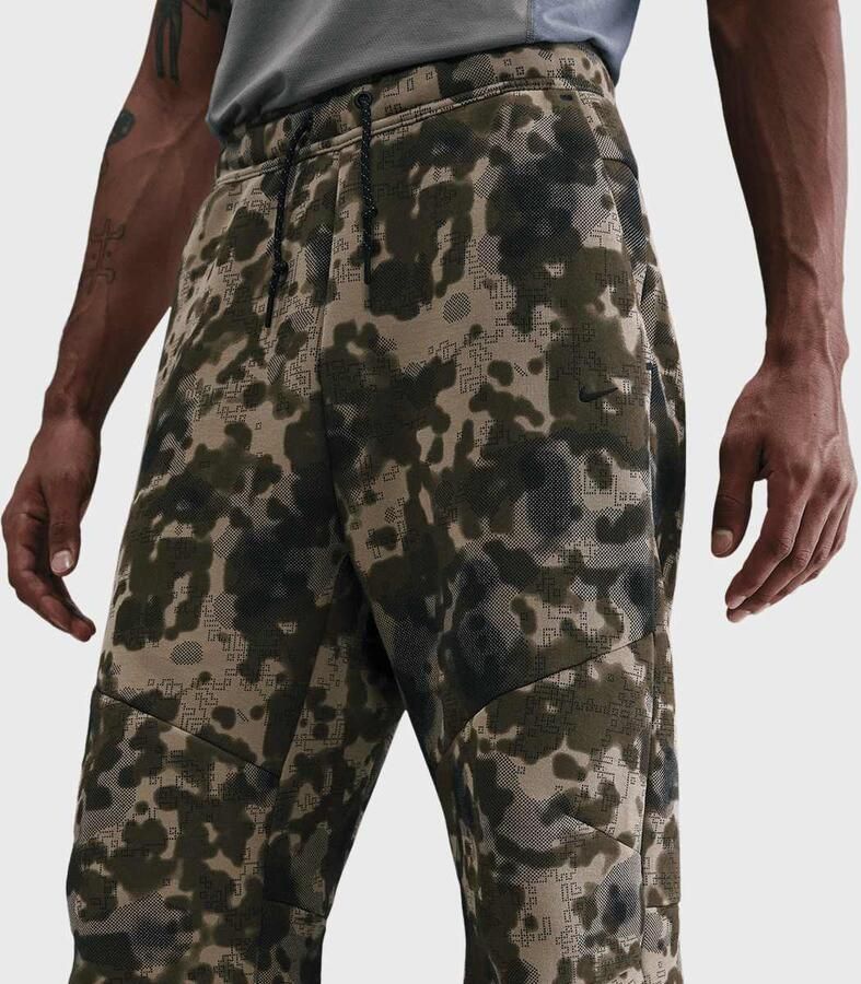 Nike Tech Fleece Open-Hem Camo Pants Men Trainingsbroeken camouflage Maat XL Kleding