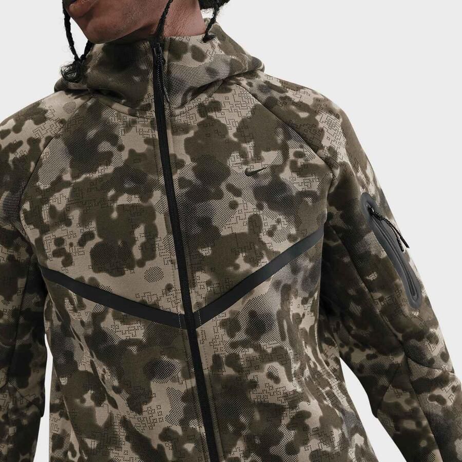 Nike Tech Full-Zip Fleece Camo Windrunner Jacket Men Trainingspakken camouflage Maat XL Kleding