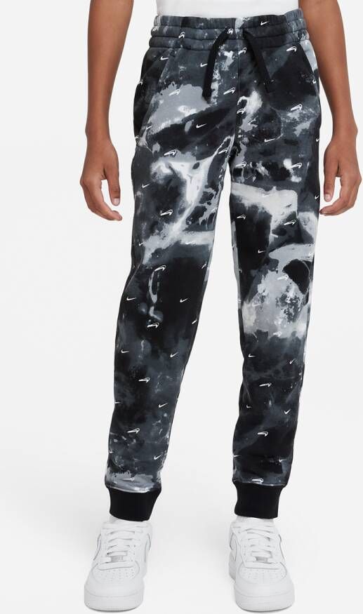 Nike Sportswear Club Fleece Joggingbroek met print voor jongens Zwart