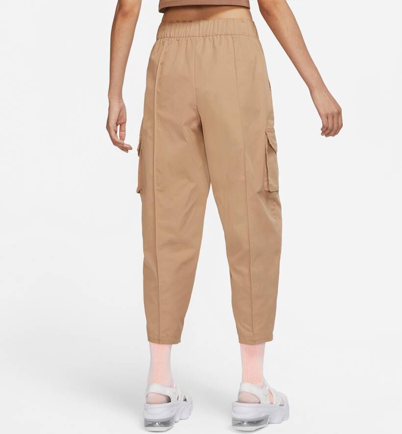 Nike Sportswear Essentials Curve Woven High-Rise Pants