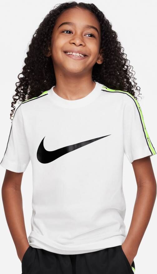 Nike Sportswear Repeat T-shirt T-shirts Kleding summit white summit white black maat: 137 beschikbare maaten:137 147