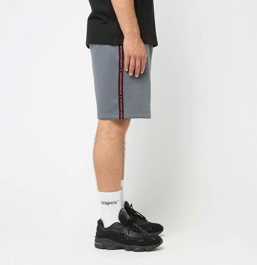 Under Armour Icon Fleece Short Taping Men Sportshorts grijs Maat XL Kleding