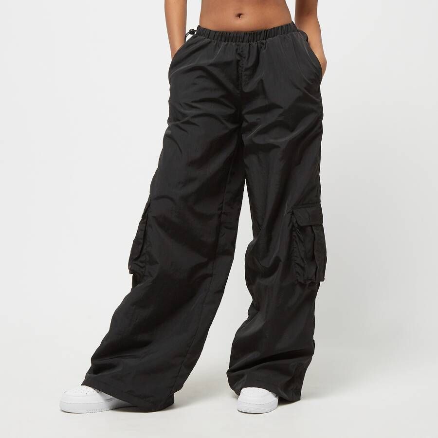 Urban Classics Wide Crinkle Nylon Cargo Pants Cargobroeken Kleding Black maat: M beschikbare maaten:M