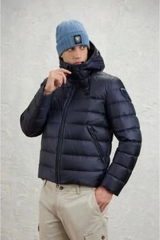 Blauer Mantel Acton