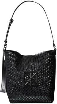 Calvin Klein mesh crossbody tas Emblem zwart