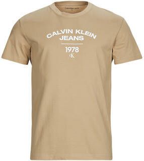 Calvin Klein Jeans T-shirt Korte Mouw VARSITY CURVE LOGO T-SHIRT