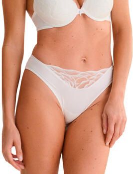 Lisca Tanga's Braziliaans laag uitgesneden RIVER