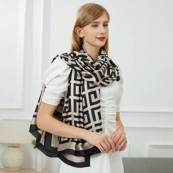 V 1969 Sjaal Geometria Nera zijden stola