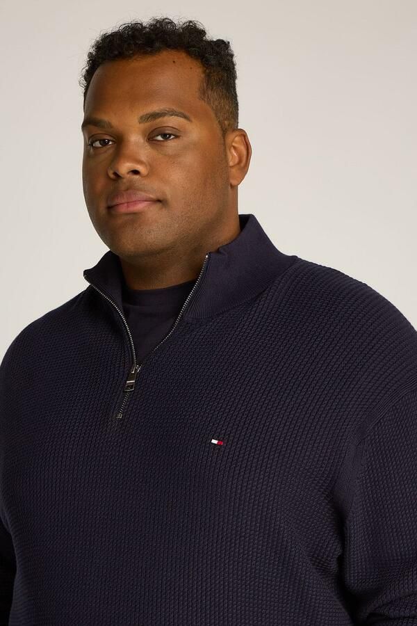 Tommy Hilfiger Trui met staande kraag BT-STRUCTURE ZIP MOCK-B in grote maten met logo-borduursel op borsthoogte