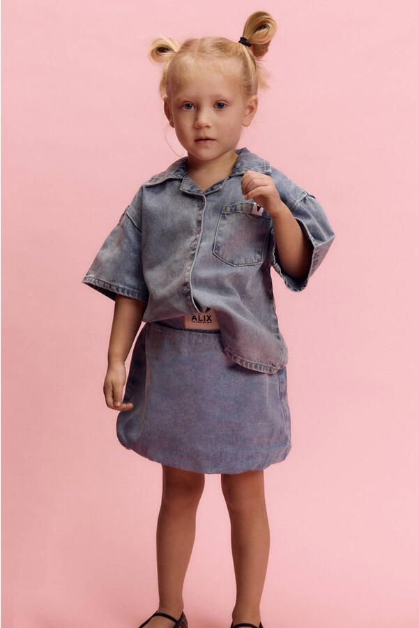 Alix the Label Alix Mini denim blouse met backprint light blue denim - Foto 3