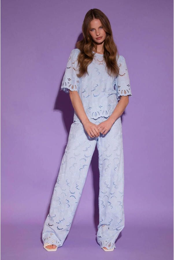 AMAYA Amsterdam loose fit high waist broek lichtblauw broderie