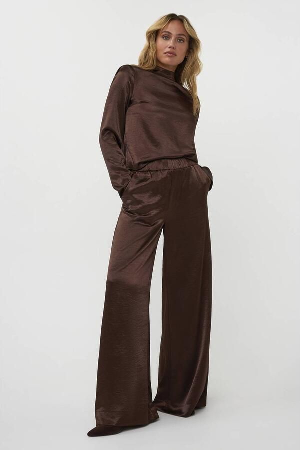 AMAYA Amsterdam satijnen wide leg broek bruin