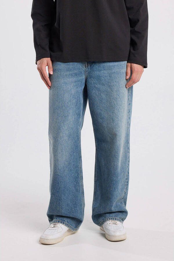 America Today Dayton loose fit jeans medium used