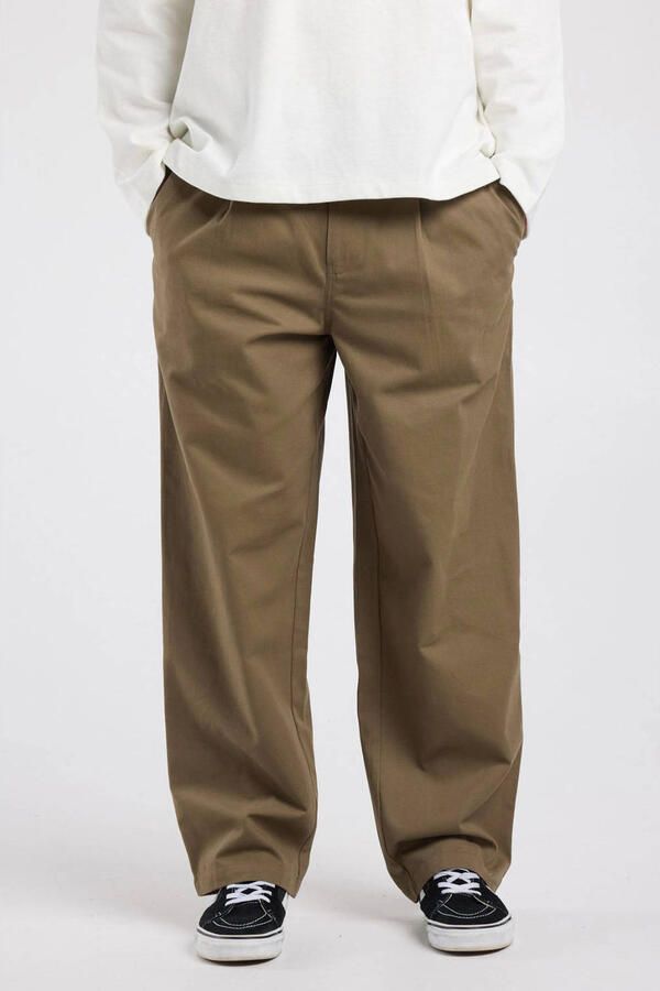 America Today loose fit chino bruin