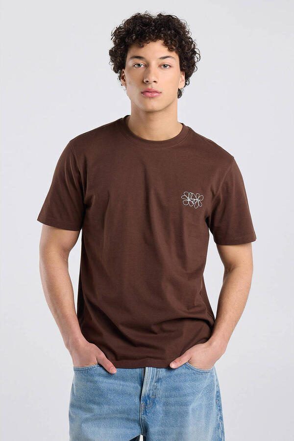 America Today regular T-shirt met backprint bruin